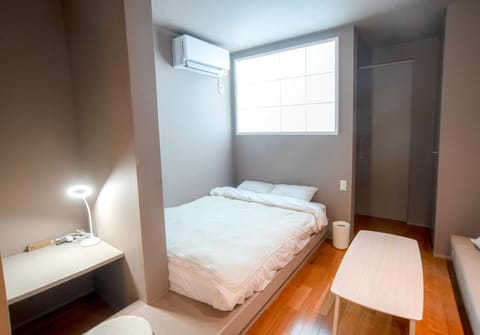 Bed, Living room, Bedroom, air conditioner