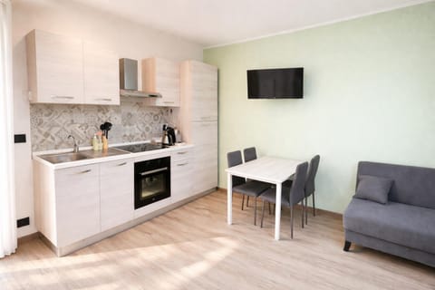 Kitchen or kitchenette, Living room, Seating area, Dining area, pet friendly, stove