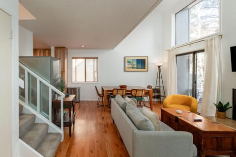 Indian Springs 2444 - Cozy 2BR + Loft Next to Dollar Mountain Lift House in Sun Valley