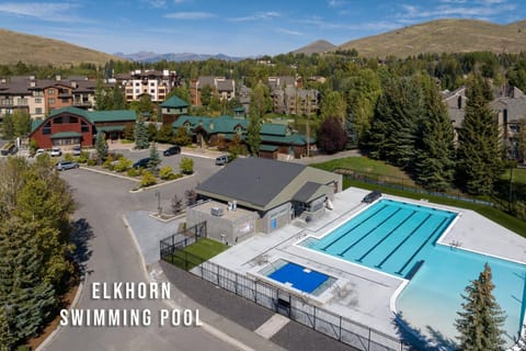 Indian Springs 2444 - Cozy 2BR + Loft Next to Dollar Mountain Lift House in Sun Valley