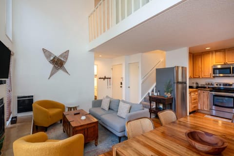 Indian Springs 2444 - Cozy 2BR + Loft Next to Dollar Mountain Lift House in Sun Valley