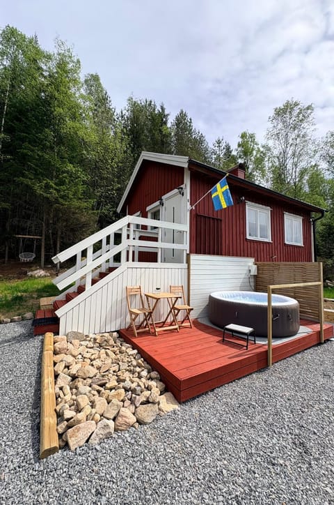 Property building, Day, Natural landscape, Hot Tub, View (from property/room), Balcony/Terrace, Seating area
