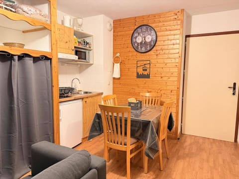 Coffee/tea facilities, Kitchen or kitchenette, Dining area, Meals, Family, heating, internet, microwave, storage, toaster