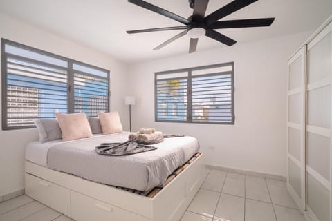 Bed, Photo of the whole room, Bedroom, fireplace