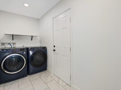 DT Waynesville - Hot Tub & Entertainment Oasis Villa in Waynesville