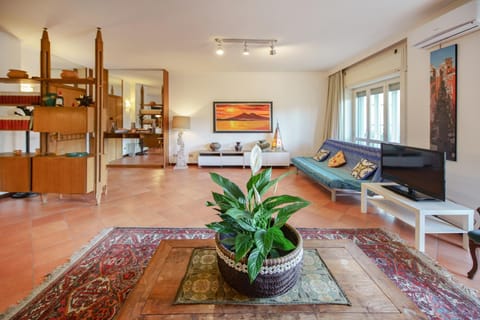 Communal lounge/ TV room, Living room, Seating area