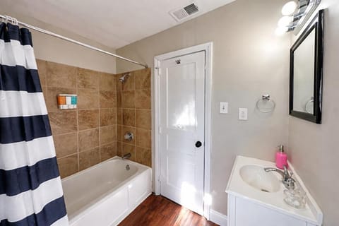 Birmingham 1BR Retreat with Parking Near UBA & Vulcan Park Apartment in Birmingham