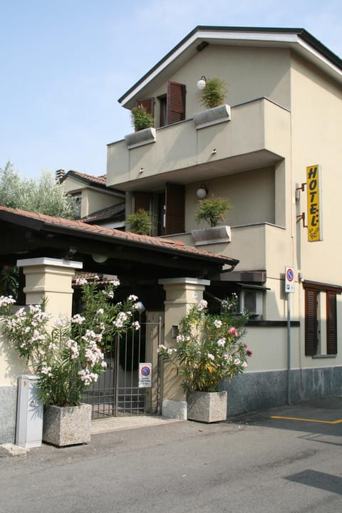 Property building, Facade/entrance