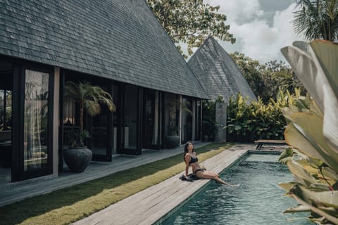 Day, Swimming pool