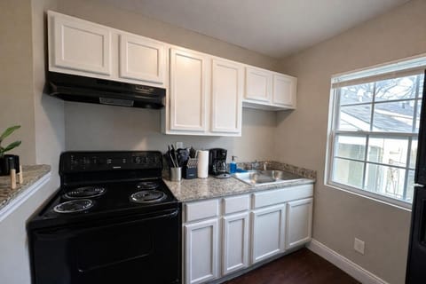 Central 1BR Birmingham Stay Near Downtown & UAB Apartment in Birmingham