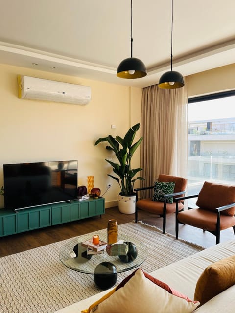 Communal lounge/ TV room, TV and multimedia, Living room, Seating area, Evening entertainment, air conditioner