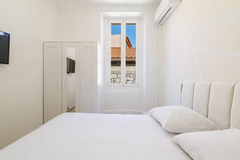 Modern Cozy Nest 2 Minutes from Monaco House in Monaco