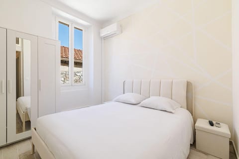 Modern Cozy Nest 2 Minutes from Monaco House in Monaco