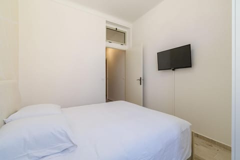 Modern Cozy Nest 2 Minutes from Monaco House in Monaco