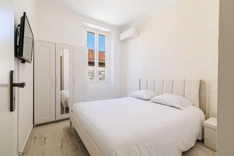 Modern Cozy Nest 2 Minutes from Monaco House in Monaco