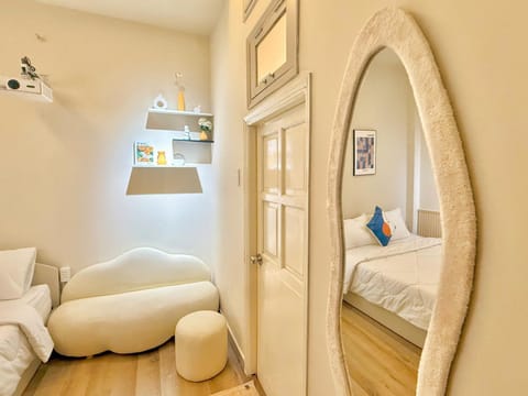 Bed, Photo of the whole room, Bedroom, wardrobe