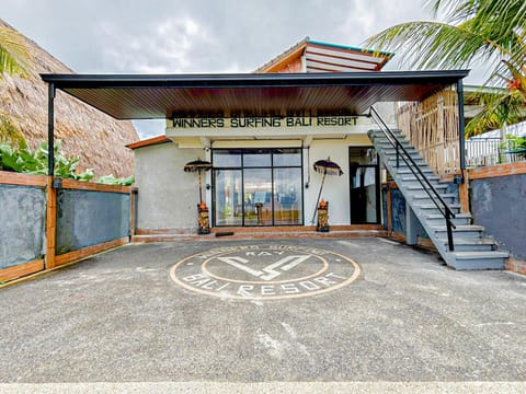 Property building, Facade/entrance, Day
