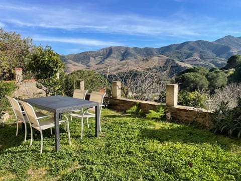 Spring, Day, Natural landscape, Garden, Dining area, Garden view, Mountain view