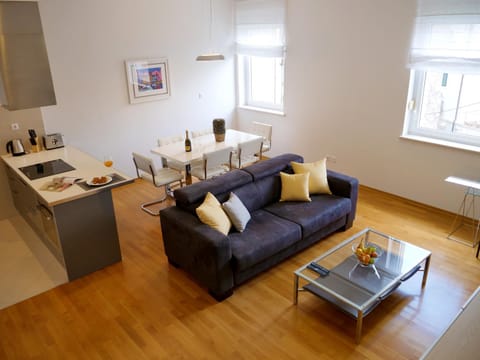 Living room, Diving