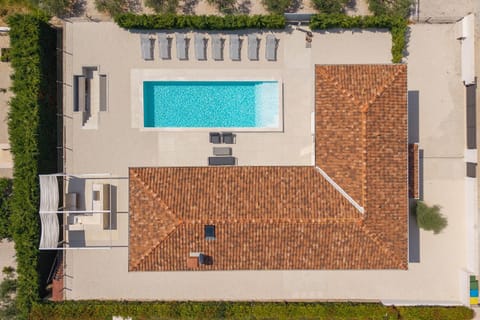 Property building, Day, Bird's eye view, Pool view, Pool view, Swimming pool, Swimming pool, sunbed