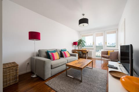 TV and multimedia, Living room, Seating area, Evening entertainment