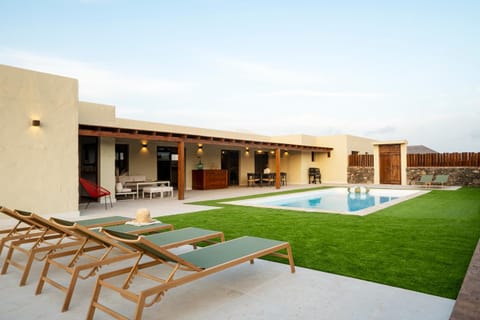 Off site, Day, Winter, Summer, Garden, Balcony/Terrace, Decorative detail, Autumn, Garden view, Swimming pool, sunbed, towels