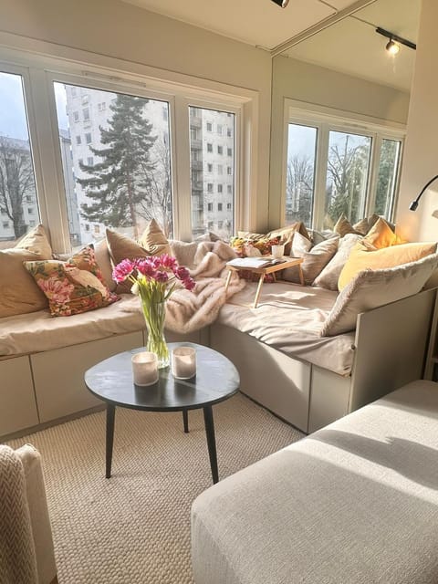 Day, Seating area, Sunrise