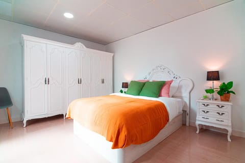 Bed, Bedroom