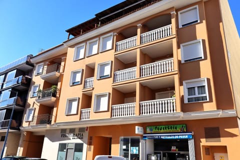 Property building, Facade/entrance, Off site