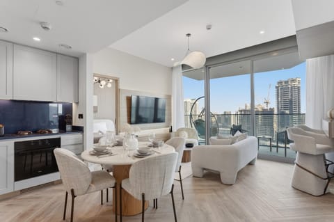 TV and multimedia, Kitchen or kitchenette, Living room, Dining area