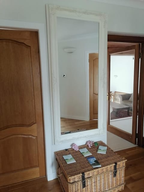 King size bed Direct bus to city center Silver House in Edinburgh