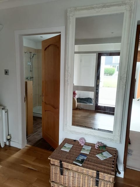 King size bed Direct bus to city center Silver House in Edinburgh