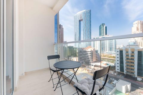 Free housekeeping visits during your stay - StayShort - Studio in Marina that Sleeps 3 with a Perfect City View Apartment in Dubai