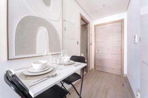 Free housekeeping visits during your stay - StayShort - Studio in Marina that Sleeps 3 with a Perfect City View Apartment in Dubai