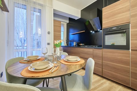 Kitchen or kitchenette, Dining area, stove