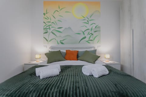 Bed, Bedroom, towels