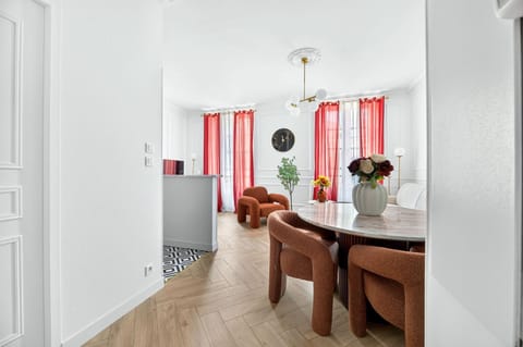 Living room, Seating area, Dining area
