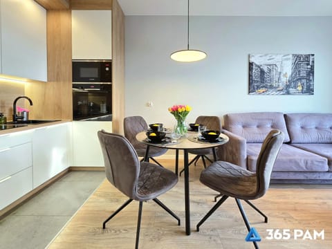 Kitchen or kitchenette, Living room, Seating area, Dining area, stove
