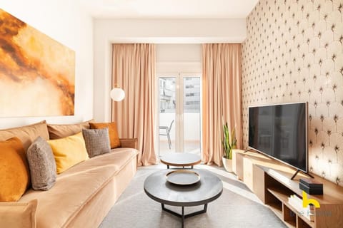 Communal lounge/ TV room, TV and multimedia, Living room, Seating area, Evening entertainment