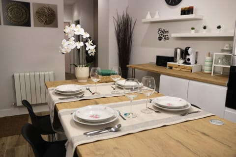 Dining area, kitchen