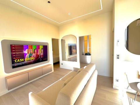 NEW - MONACO - MENTON - SEA VIEW - PREMIUM LOCATION - 2 BEDROOMS- LUXURY RENOVATED - PARKING - CLIM - BALCONY - BEAcH and SUN Apartment in Menton