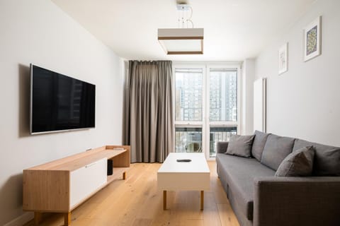 TV and multimedia, Living room, Seating area, Evening entertainment, air conditioner