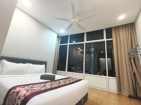 Bed, Photo of the whole room, Bedroom, fireplace