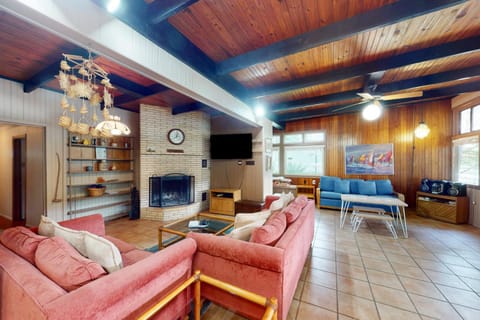 Funshine | Riverfront house in Mc Queeney with guest house, river views, grill House in McQueeney