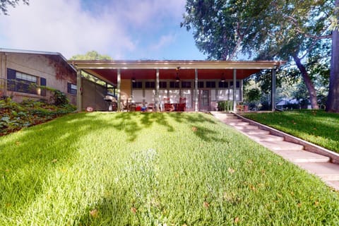 Funshine | Riverfront house in Mc Queeney with guest house, river views, grill House in McQueeney