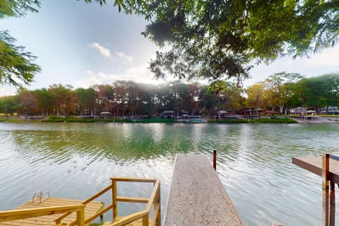 Funshine | Riverfront house in Mc Queeney with guest house, river views, grill House in McQueeney