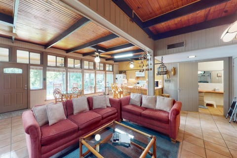 Funshine | Riverfront house in Mc Queeney with guest house, river views, grill House in McQueeney