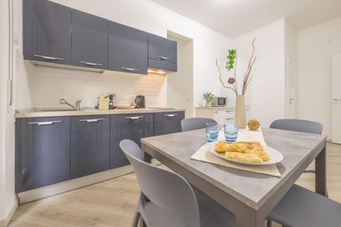 Kitchen or kitchenette, Breakfast, kitchen