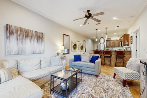 Gruene Riverfront 1st fl condo - pool & river access & walking distance to Gruene Hall House in Gruene