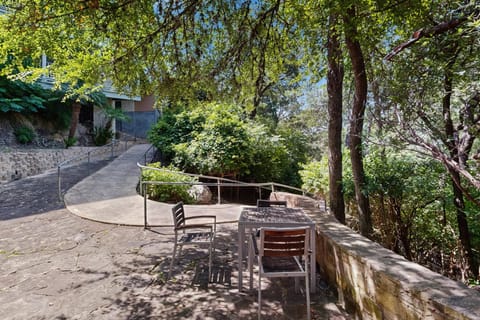Gruene Riverfront 1st fl condo - pool & river access & walking distance to Gruene Hall House in Gruene